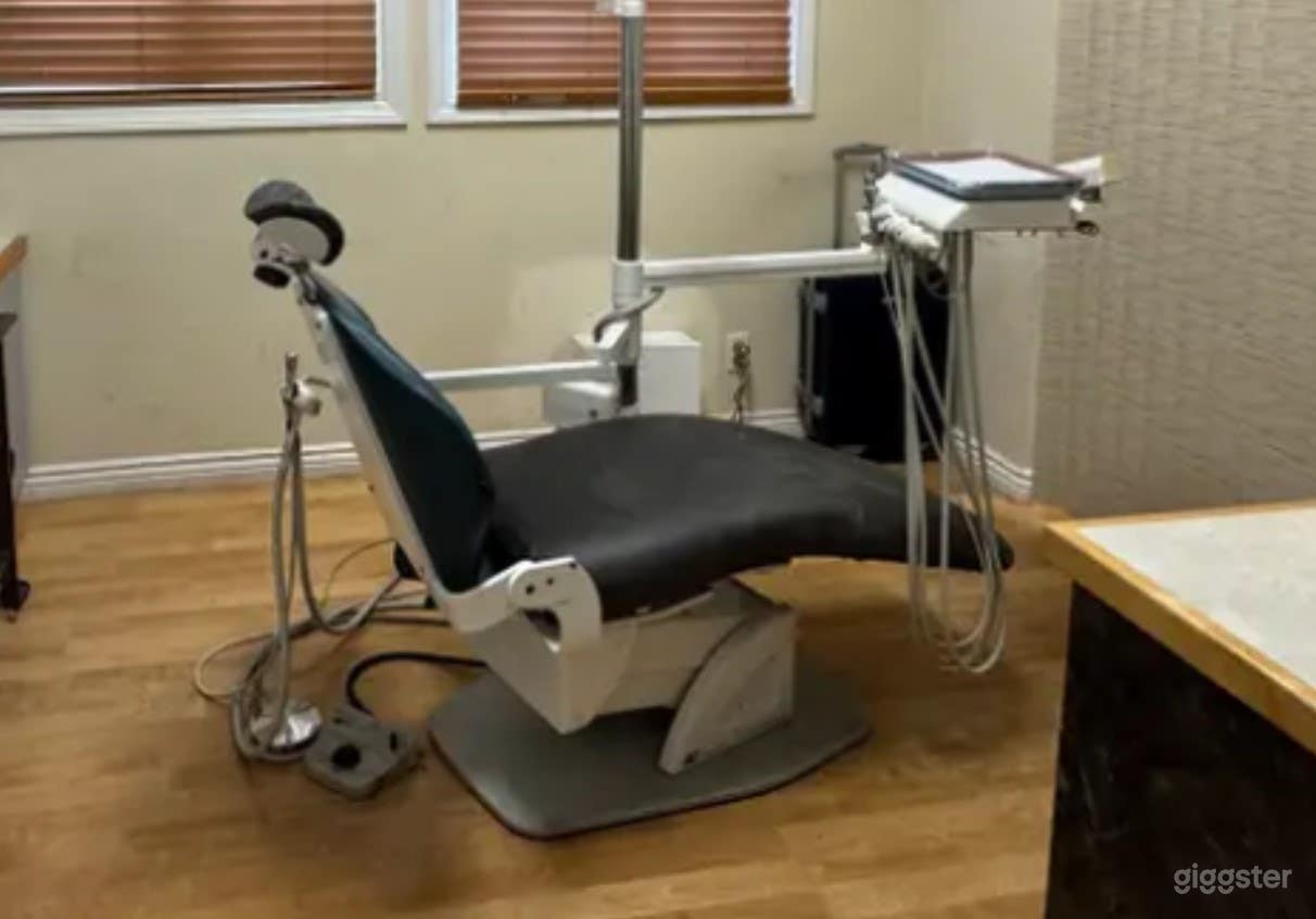 Fully Functioning Dental Room for Productions Photo 2