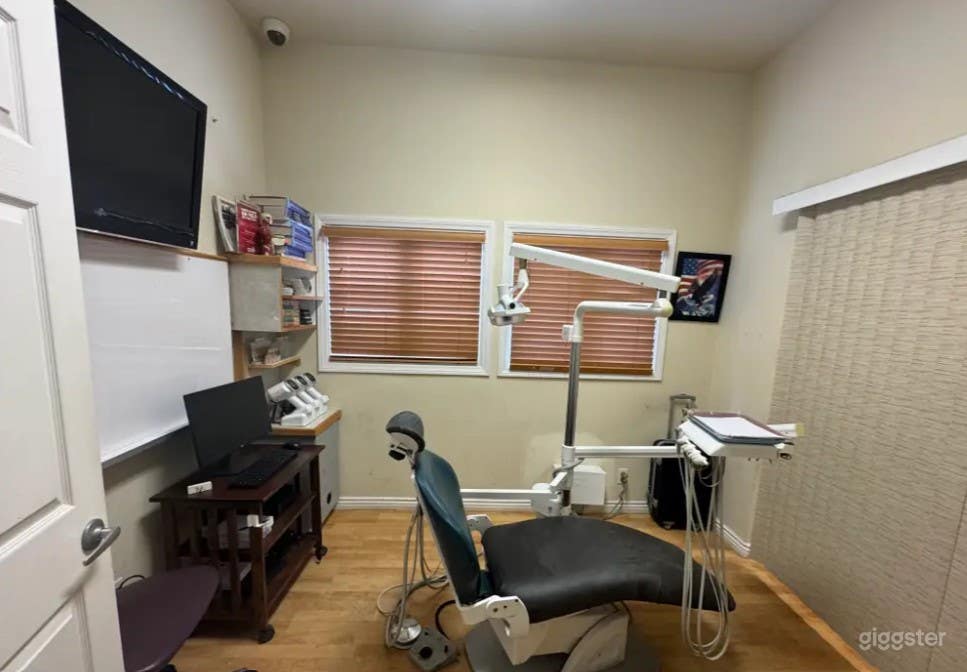 Fully Functioning Dental Room for Productions Photo 1