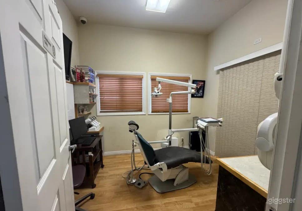 Fully Functioning Dental Room for Productions Photo 3