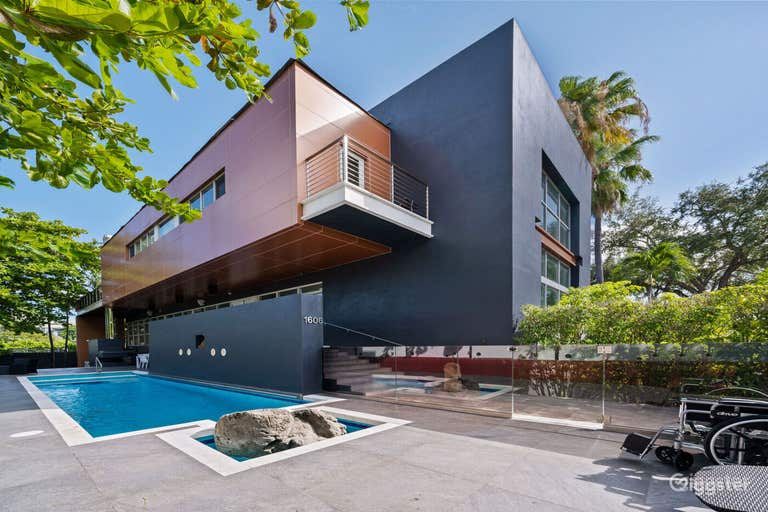  VILLA CELINE: VERSATILE MIAMI MASTERPIECE/POOL 