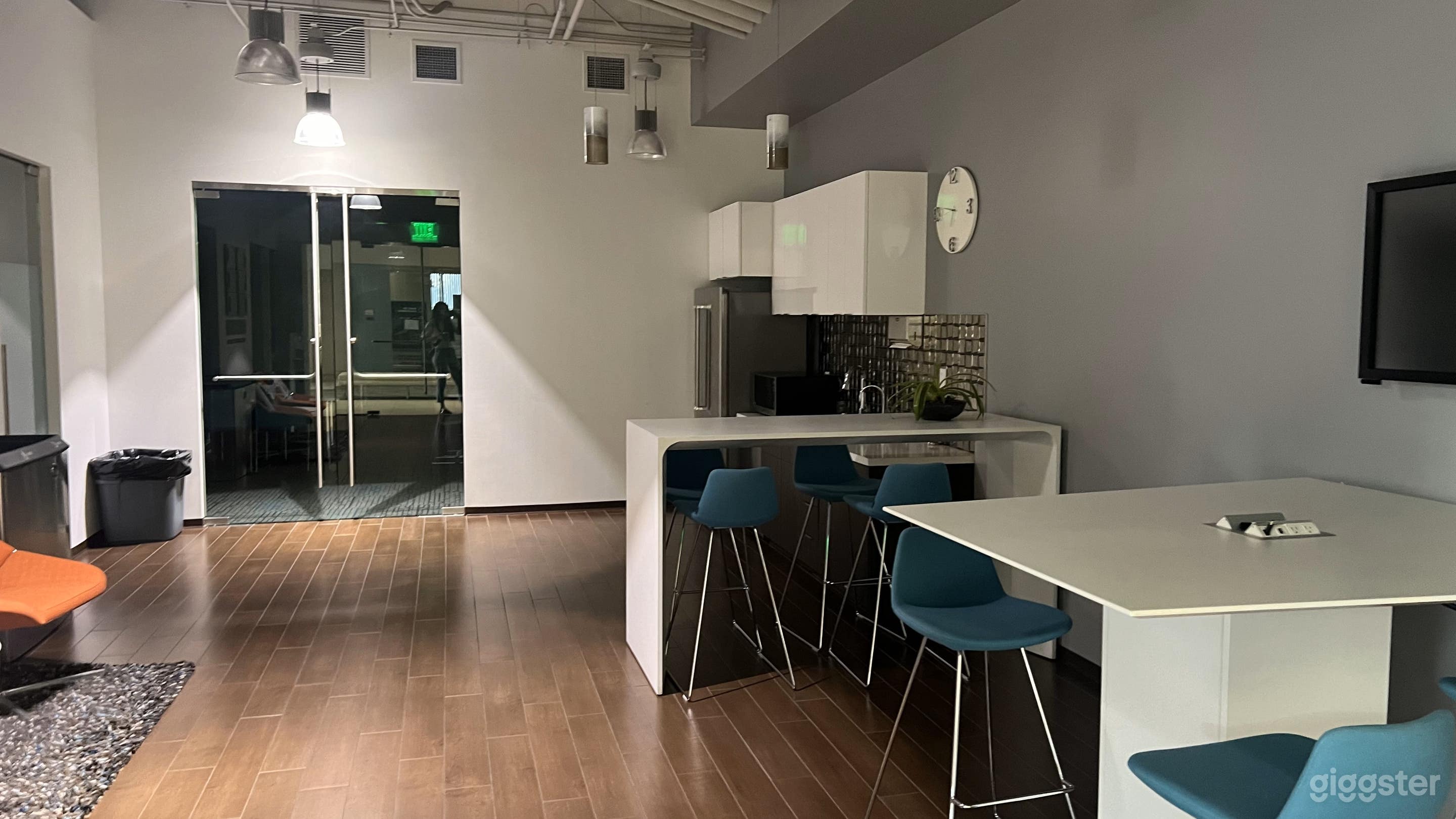 Modern Office  Photo 2