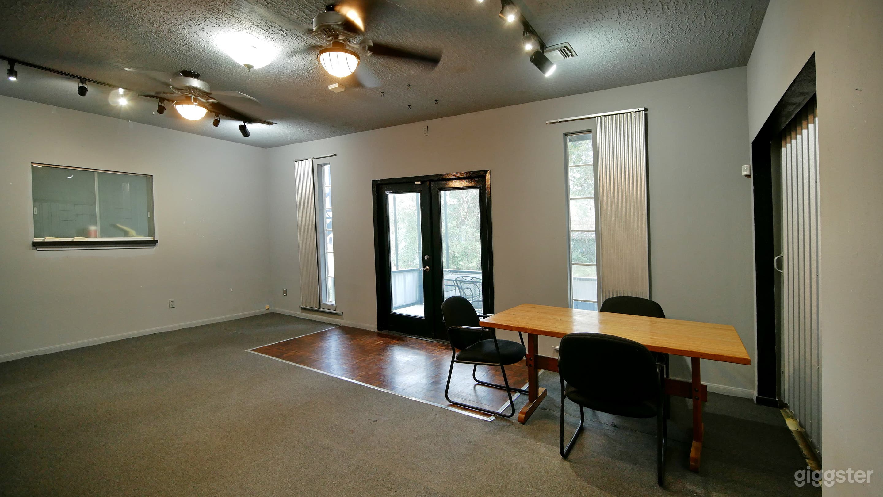 The room can also be used for meetings.