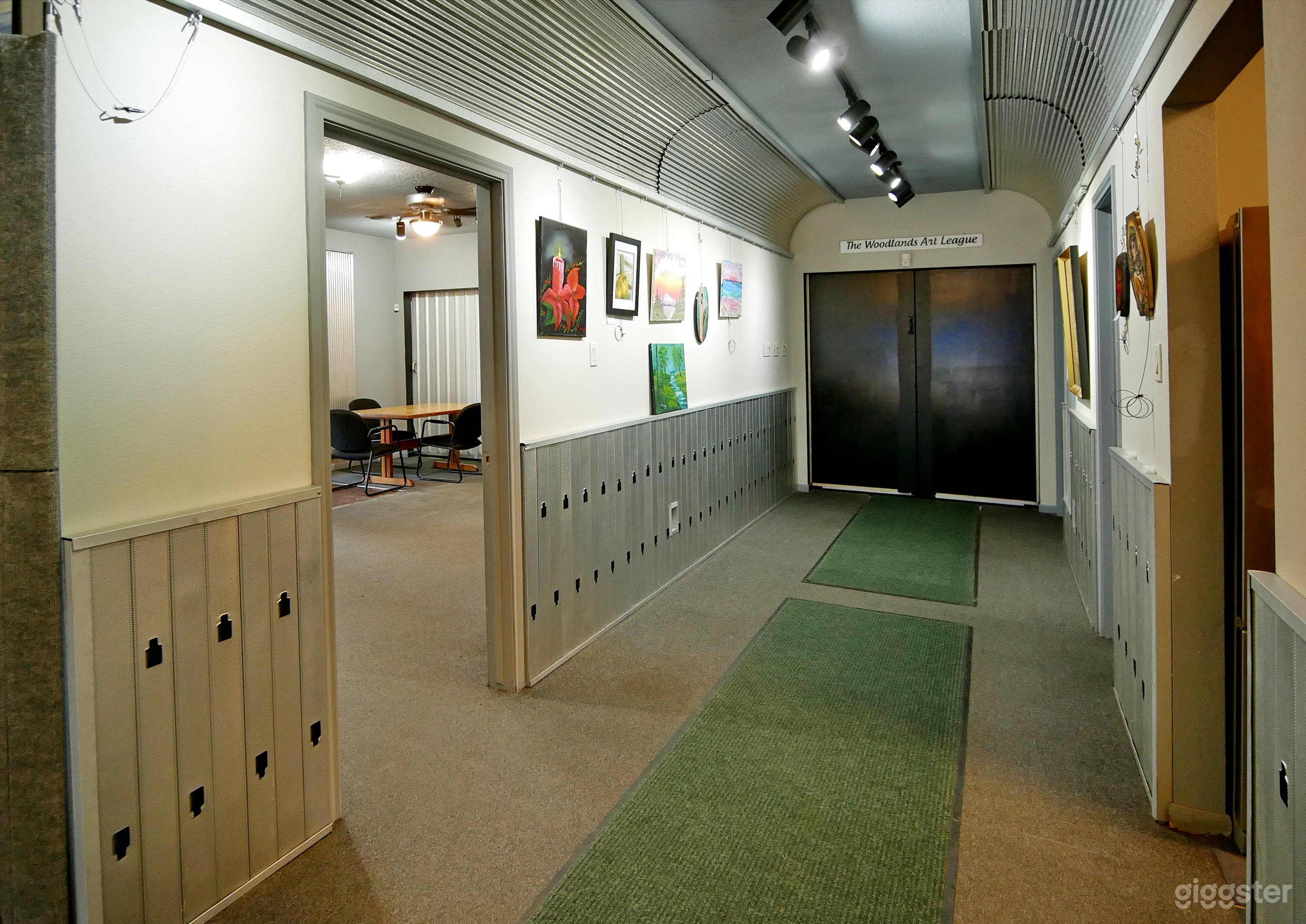Hallway and entrance to the studio 