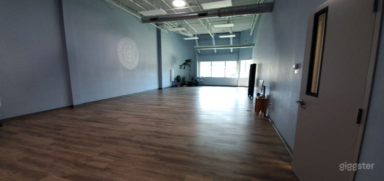  South Facing Window Spacious Studio 