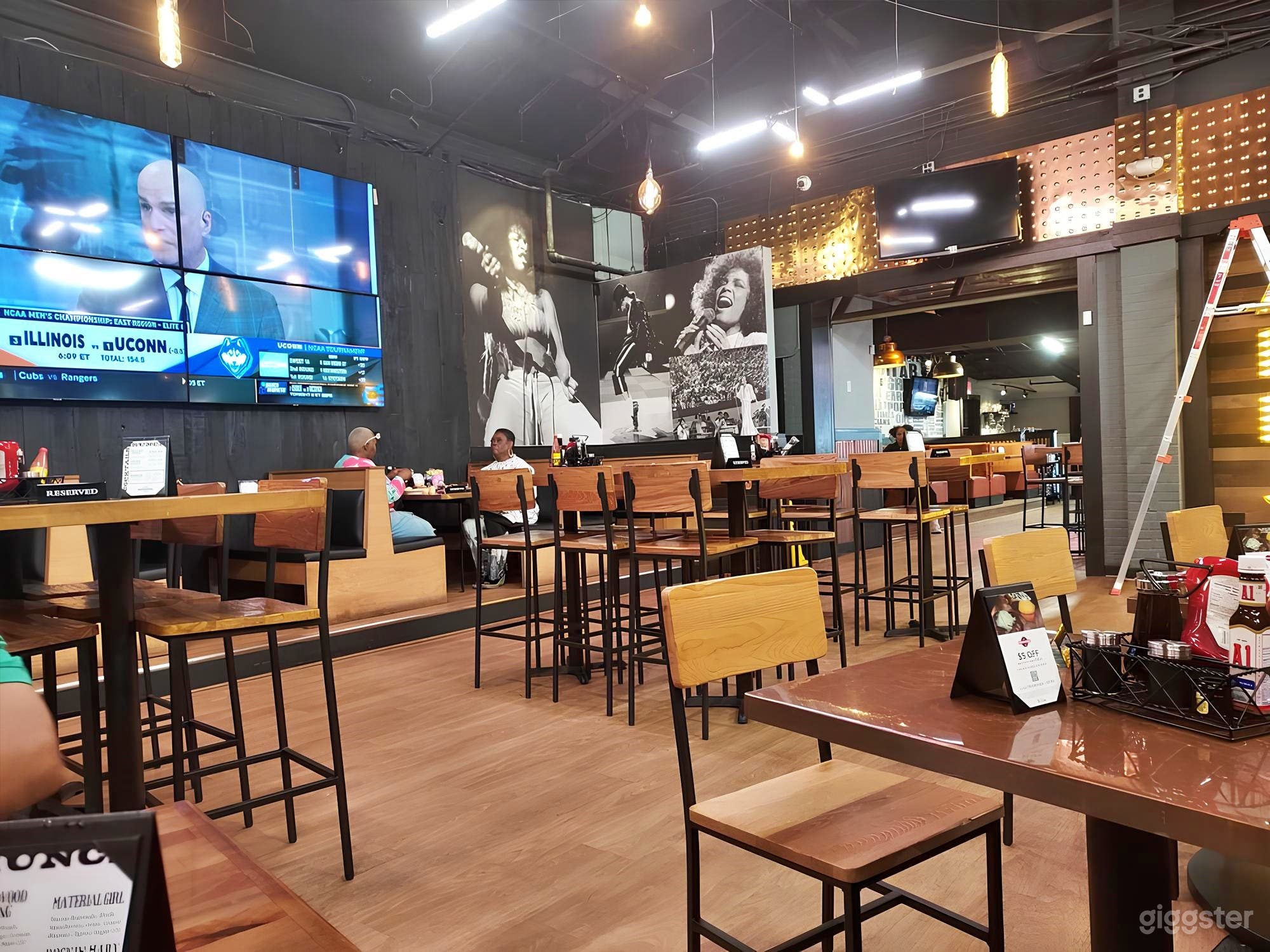 The Music Lounge Photo 4