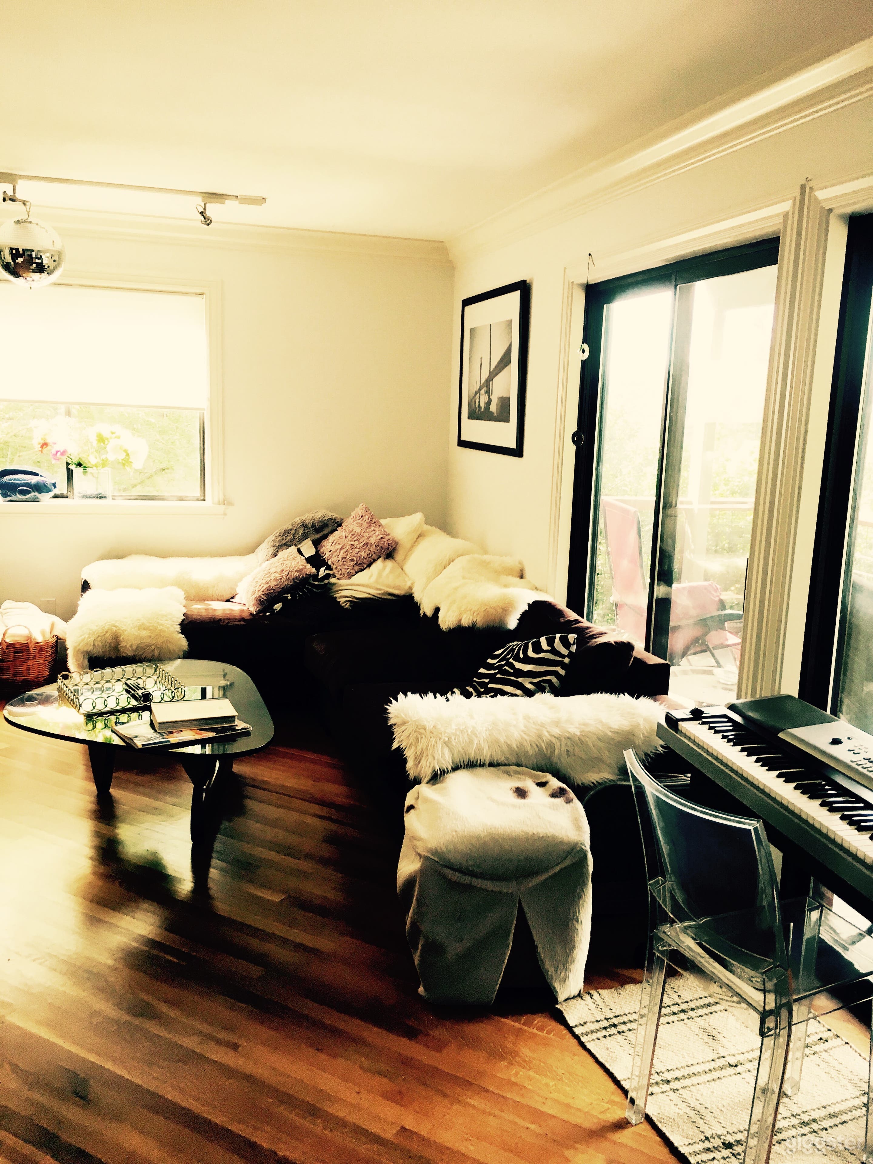 Front Room/ Living Room