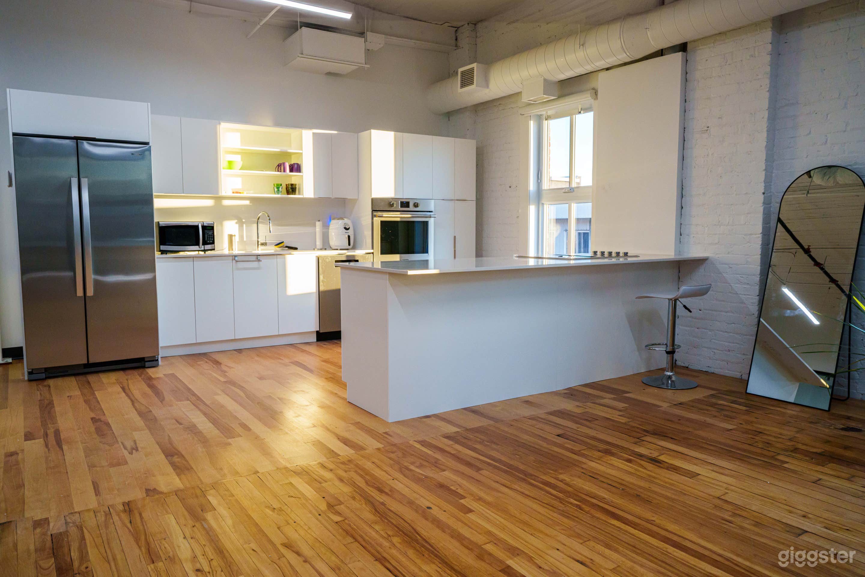 Cuisine entièrement équipée pour les événements ou les tournages culinaires. 

Fully equipped kitchen for events or cooking shoots.