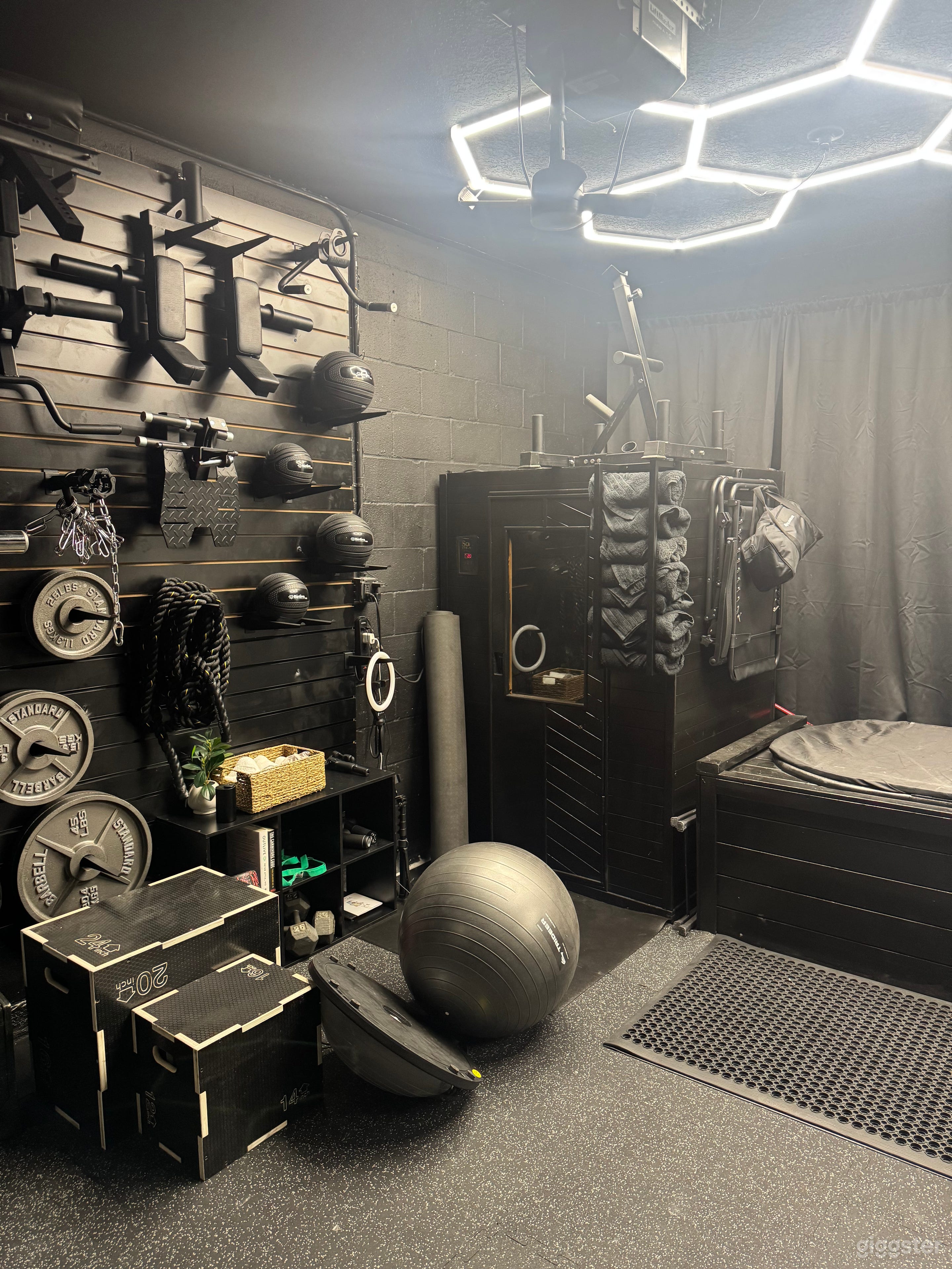 Private Full Service Health and Wellness Studio! Photo 3