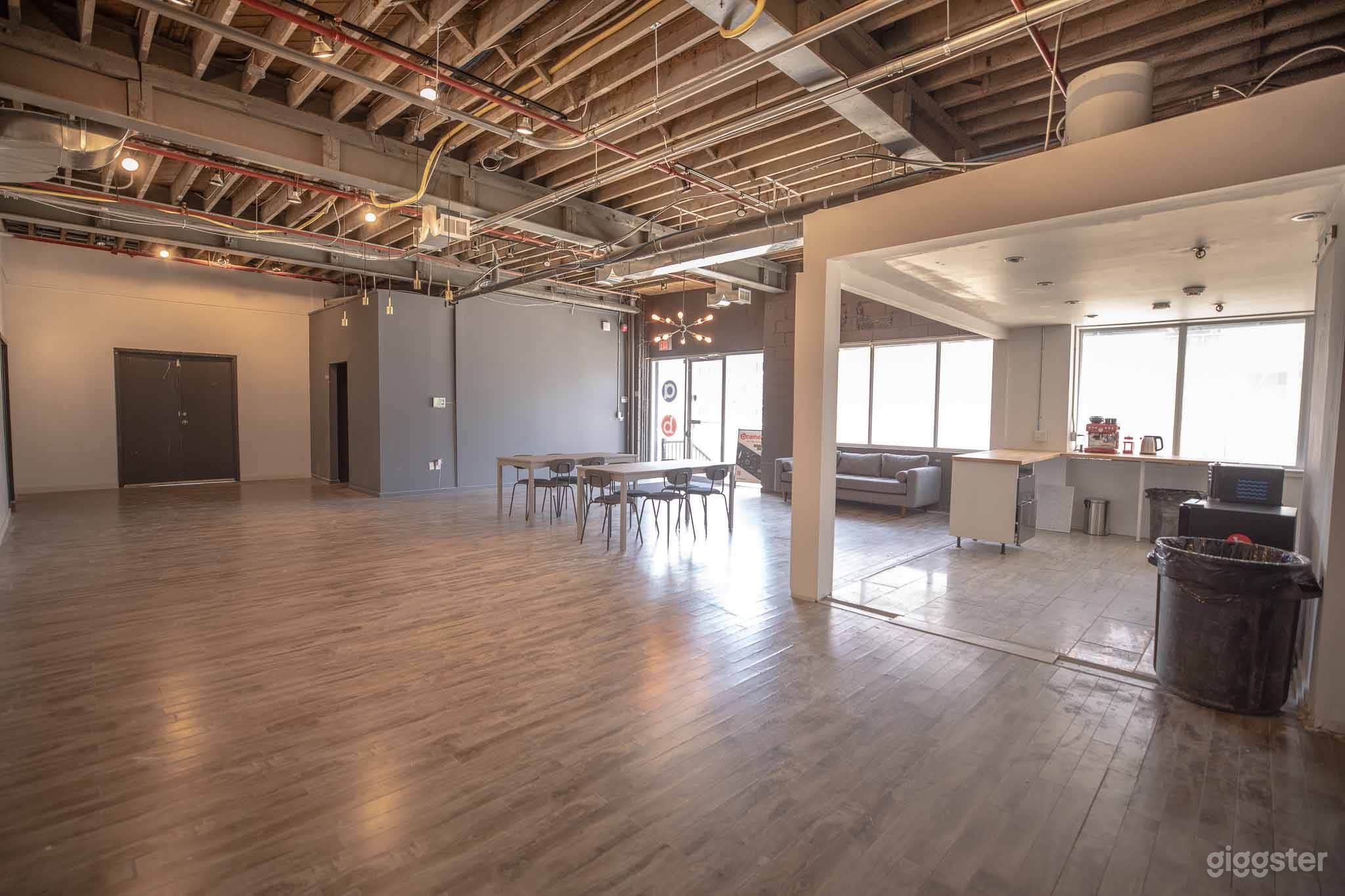 700 sq.ft. Versatile Meeting Room – Fits up to 45 Guests Photo 3