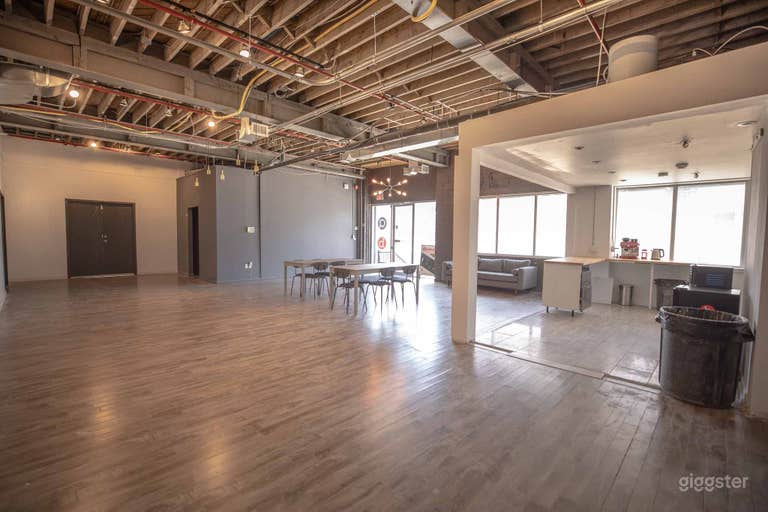  700 sq.ft. Versatile Meeting Room – Fits up to 45 Guests 