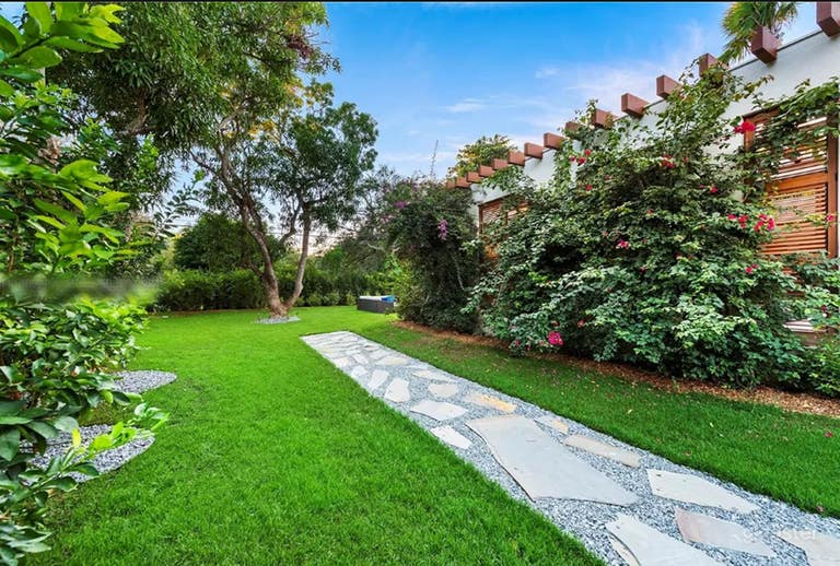  Jardin isolé sous couvert végétal à Miami 