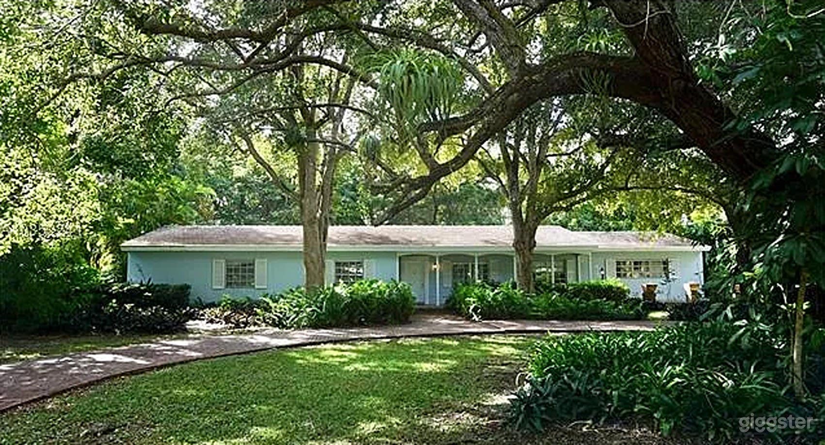 Secluded Canopy Garden in Miami Photo 4