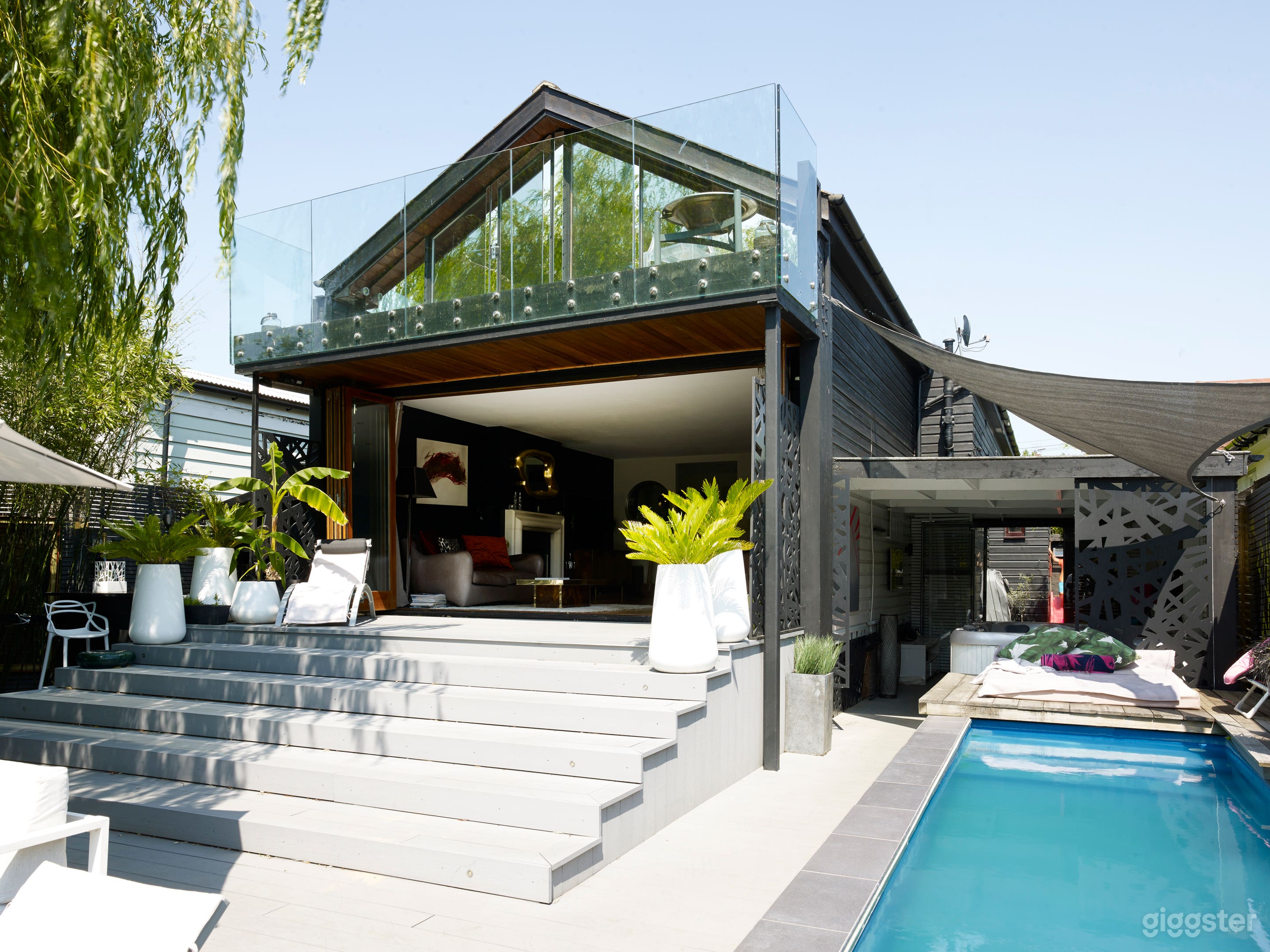 Ibiza Paradise on River Thames Photo 1