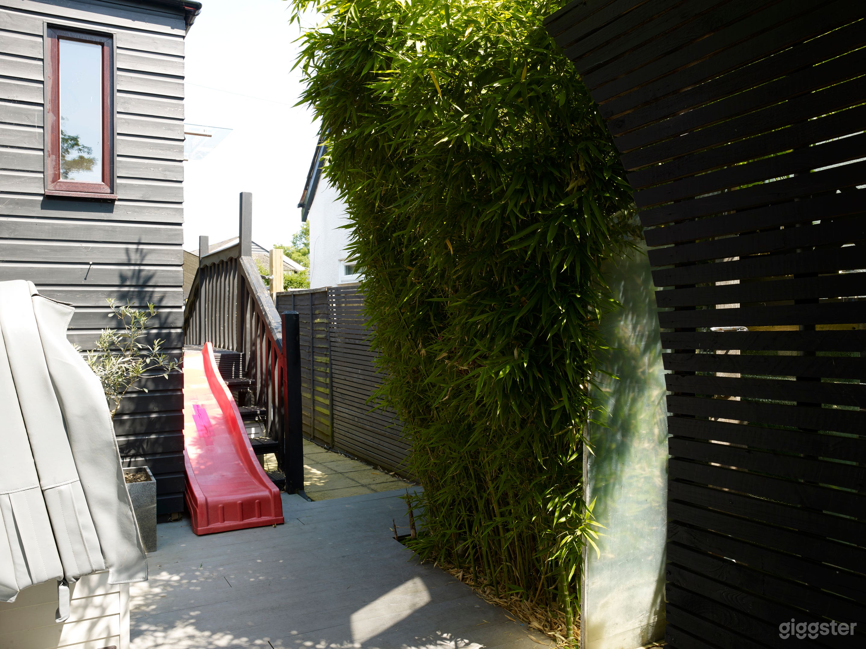 Ibiza Paradise on River Thames Photo 3