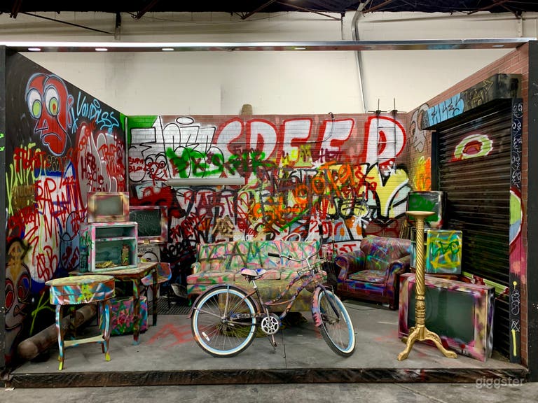  Alleyway Standing Set 