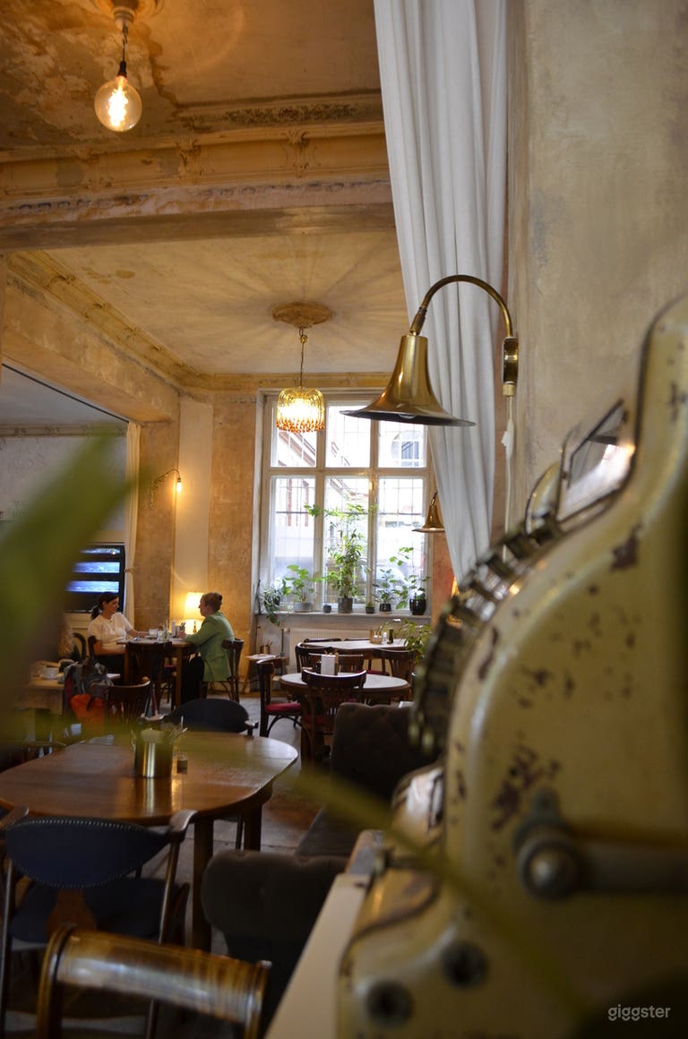  Charmantes Boho-Café mit Vintage-Interieur in Berlin 