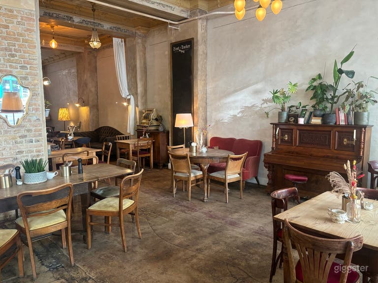  Charmantes Boho-Café mit Vintage-Interieur in Berlin 