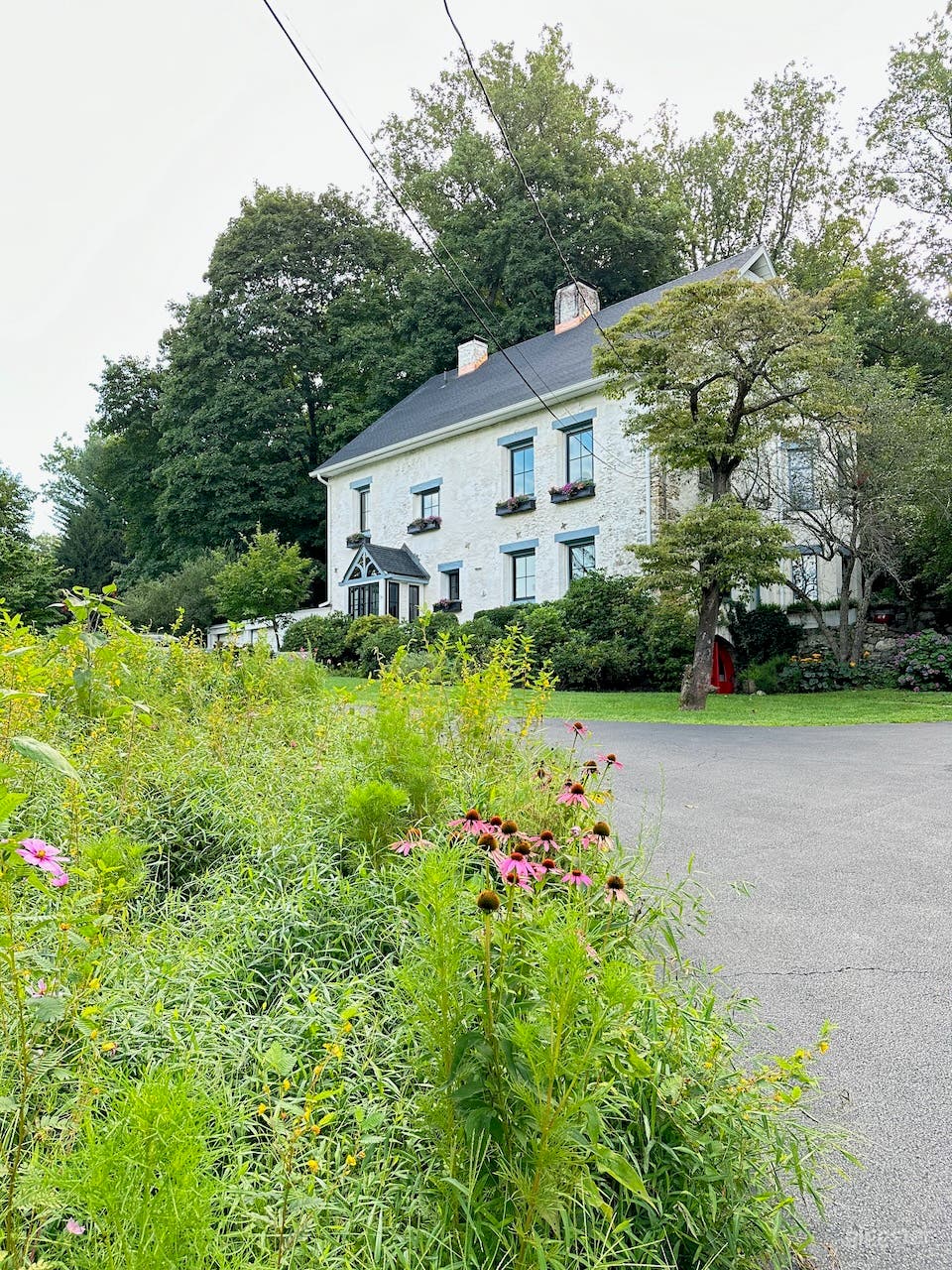 Unique Converted Barn w/ Modern Touches.  Photo 4