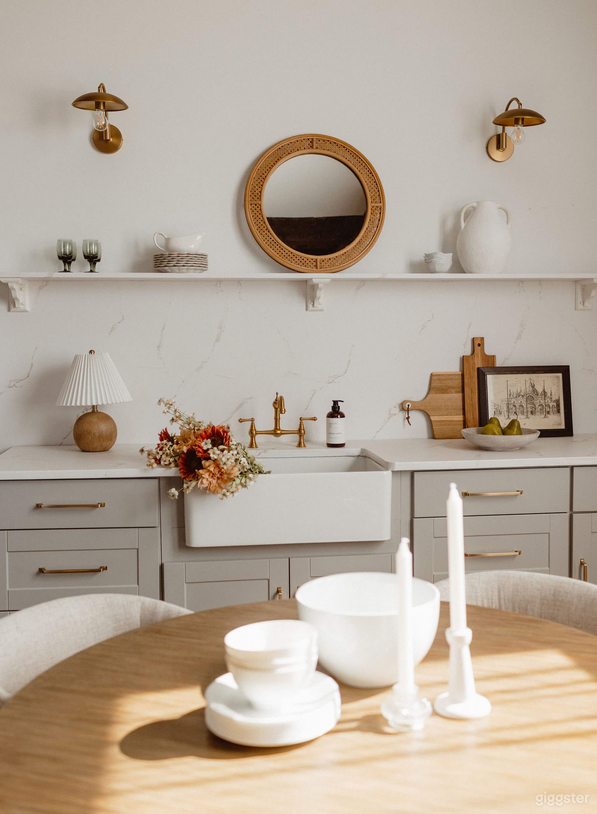 Urban, Downtown Studio "Kitchen and Bedroom" Space Photo 4