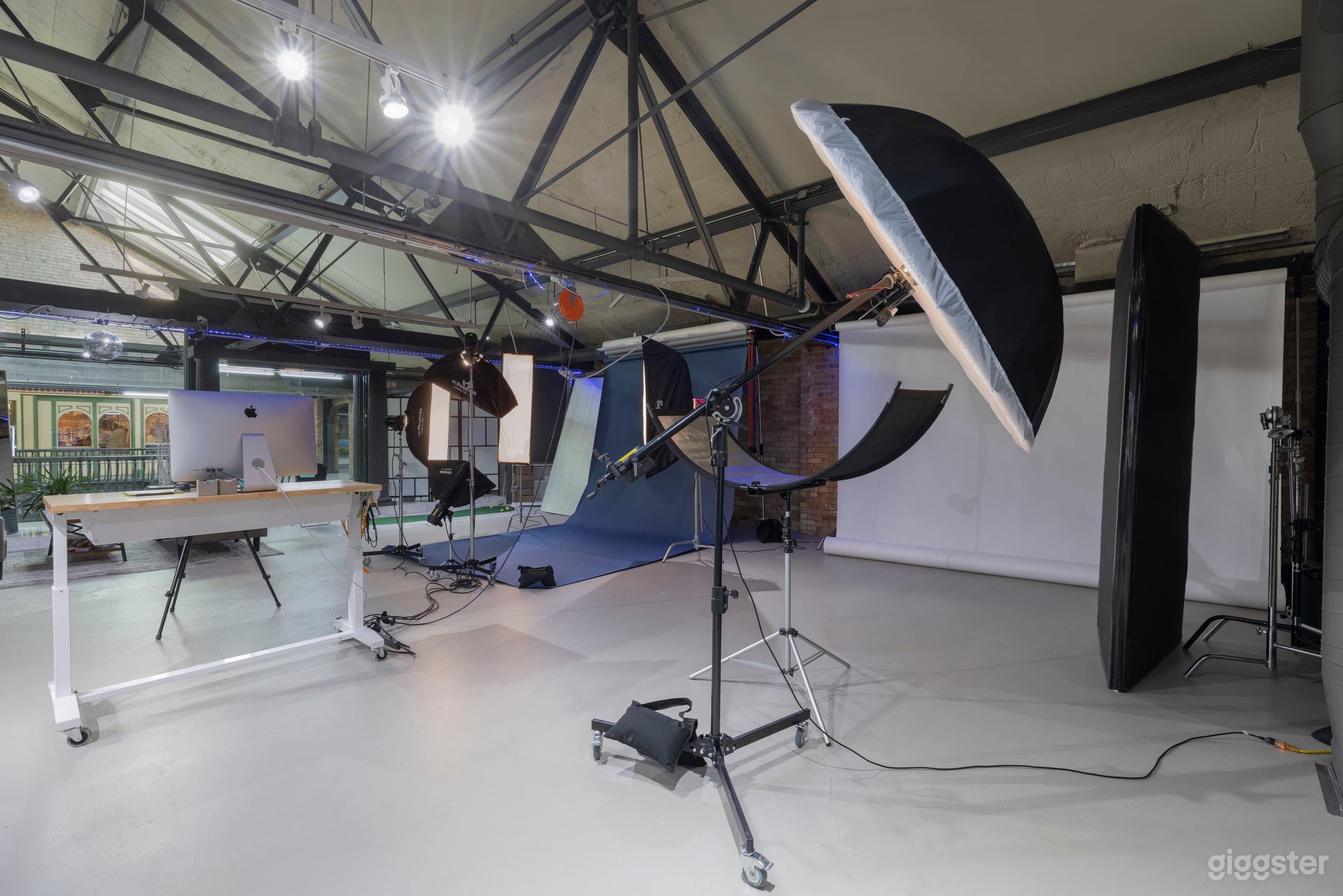 Downtown Urban Photo Studio Inside of Mall  Photo 3