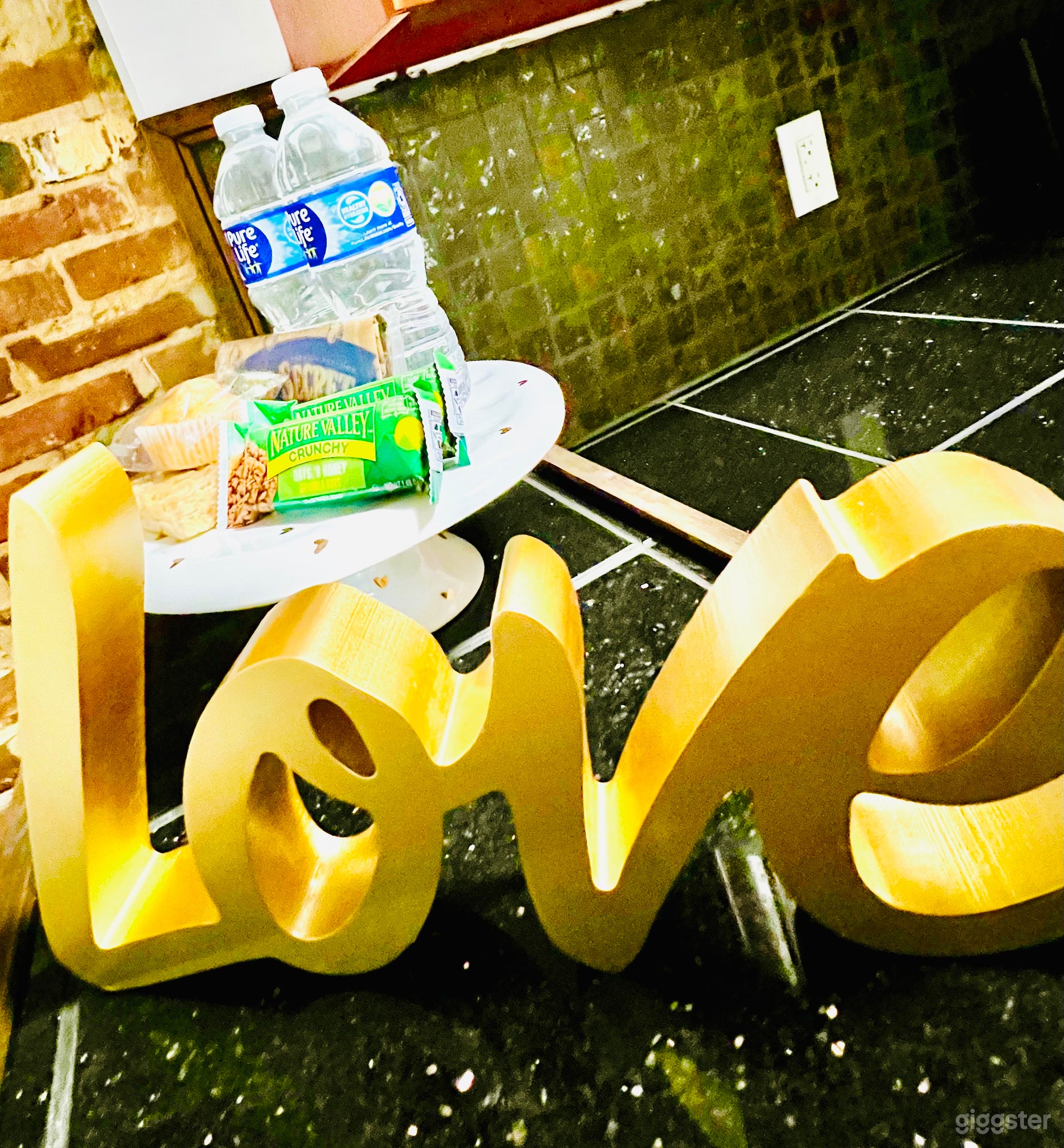 Historic Downtown Loft Apartment, Exposed Brick Photo 4