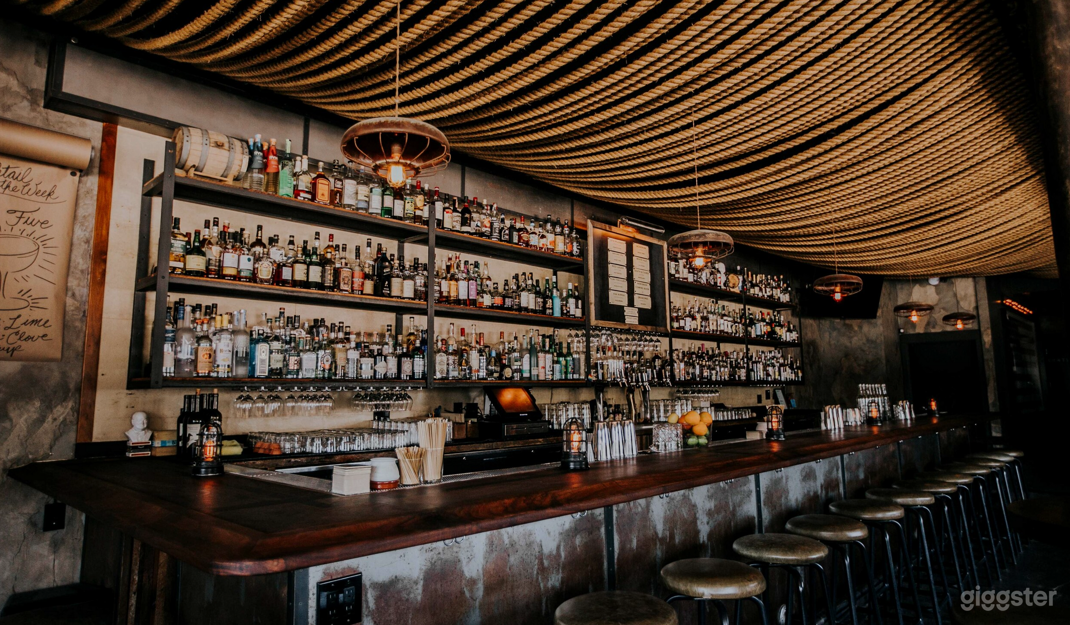 Laid Back Cocktail Bar in Churchill  Photo 4