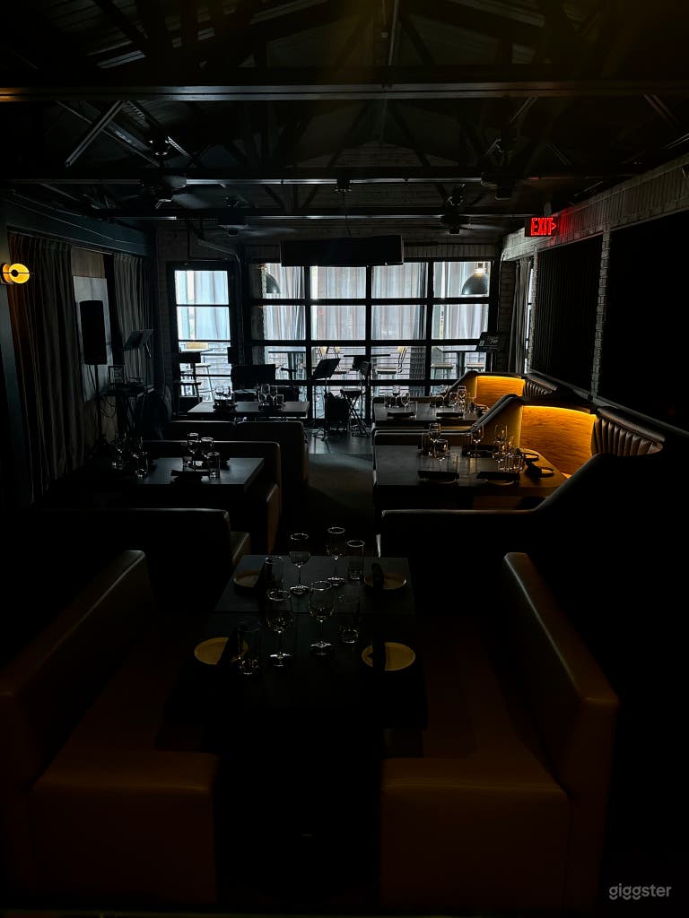  Upper-Level Dining Space 