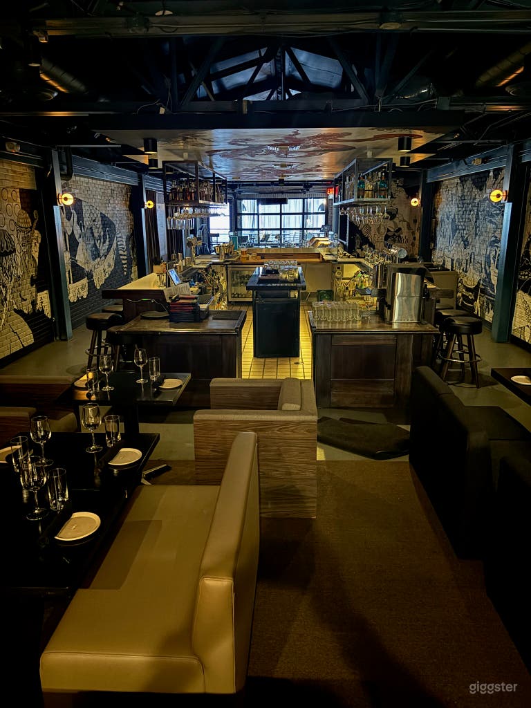  Upper-Level Dining Space 