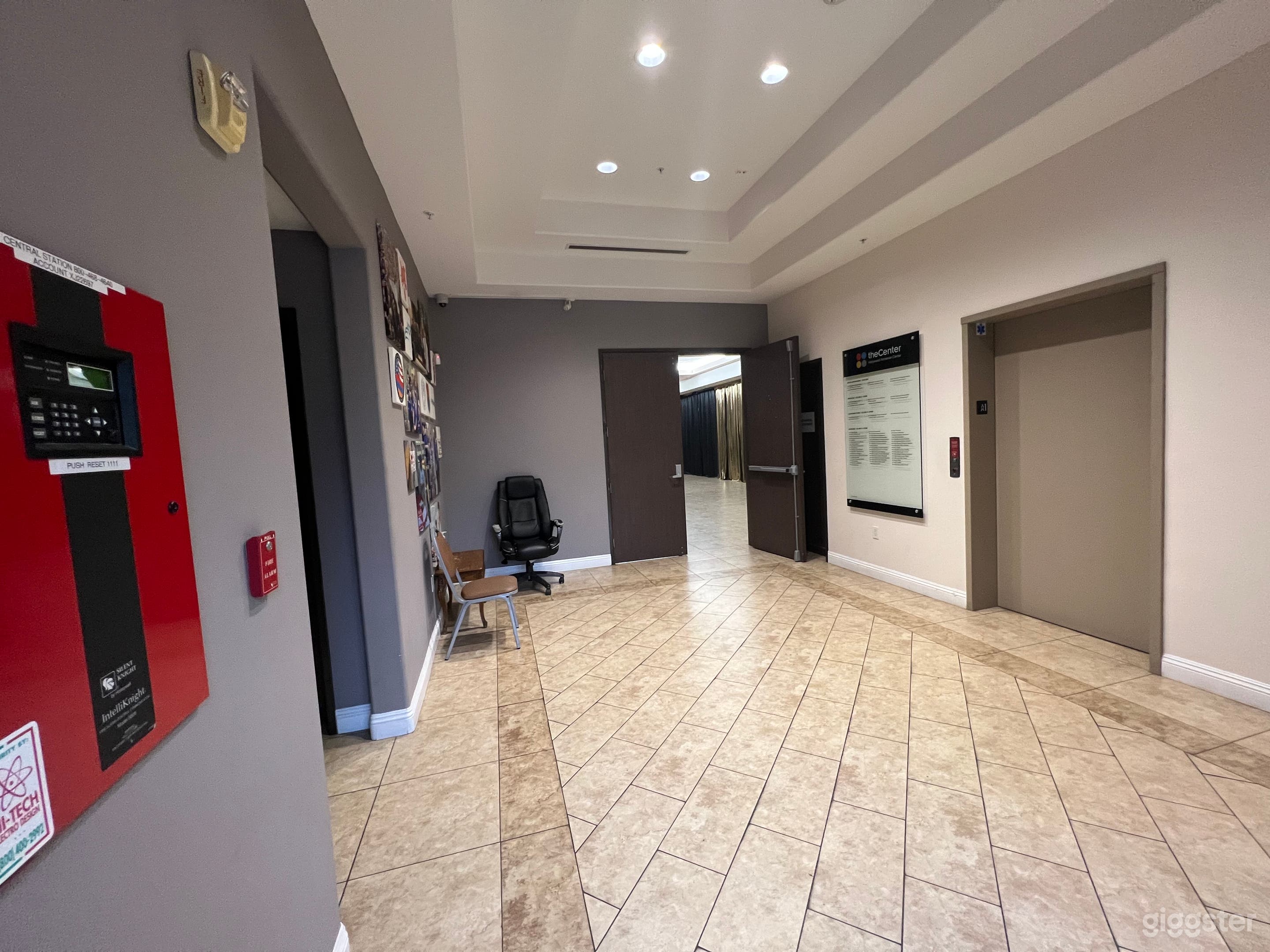 Multiple classrooms  with ballroom  and offices Photo 2