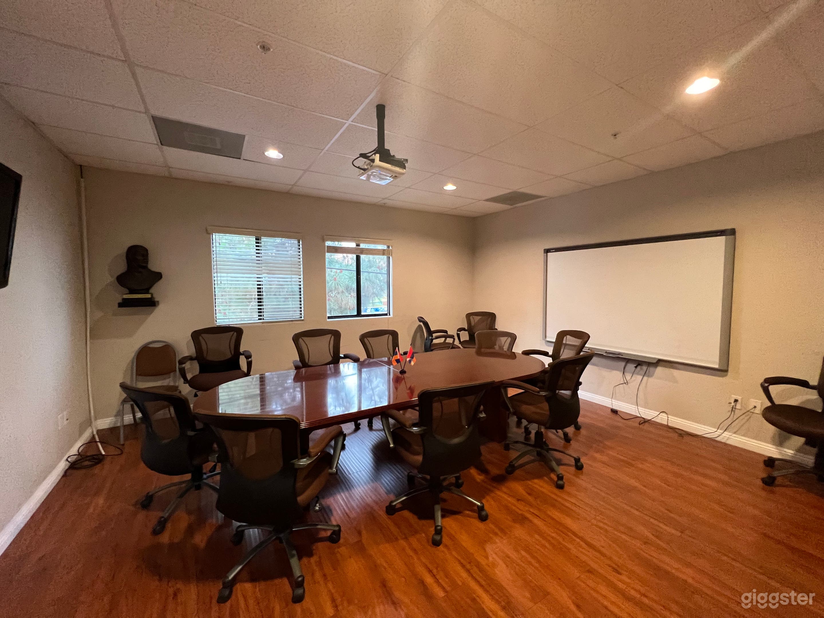 Multiple classrooms  with ballroom  and offices Photo 1