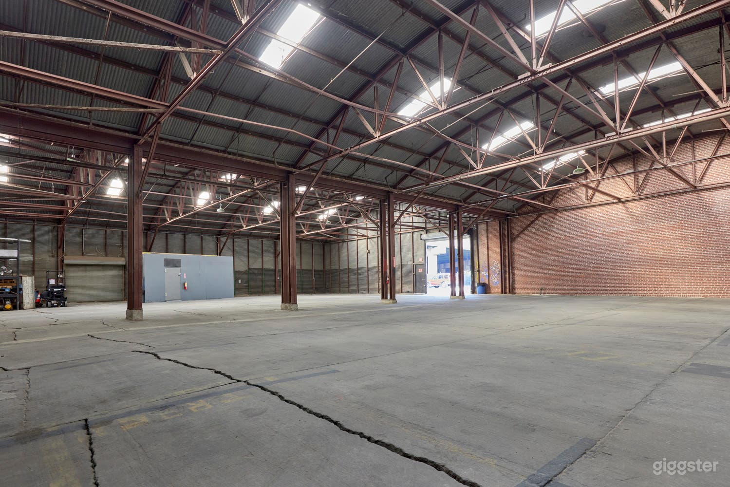 The Quonset - Industrial Warehouse Studio Photo 3