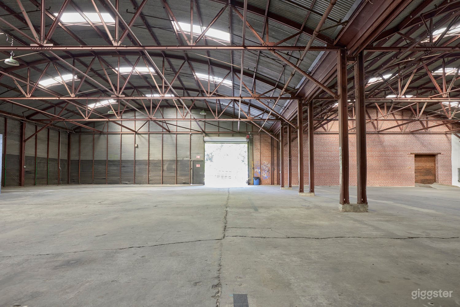 The Quonset - Industrial Warehouse Studio Photo 4