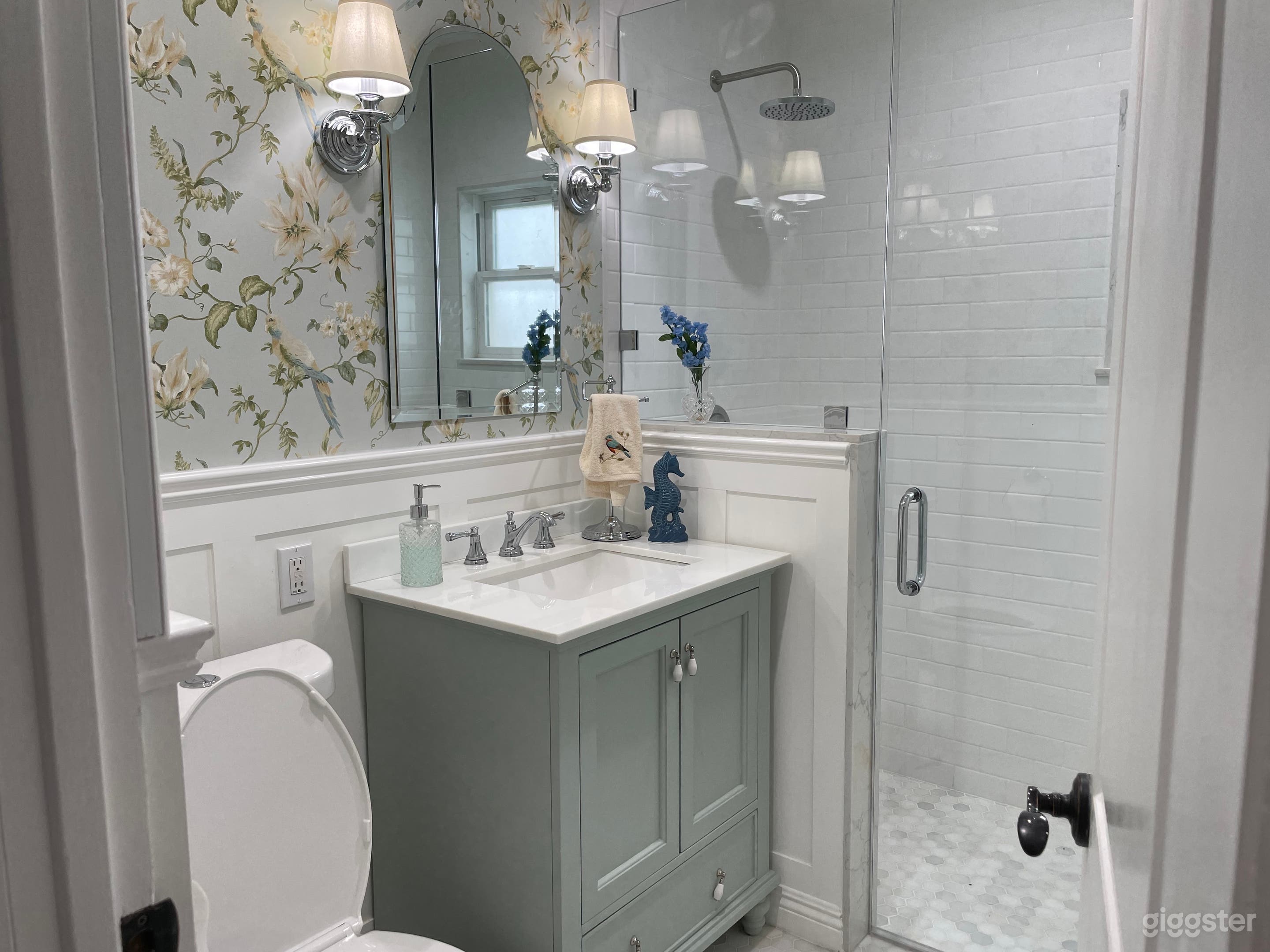 Guest Bathroom 1st floor