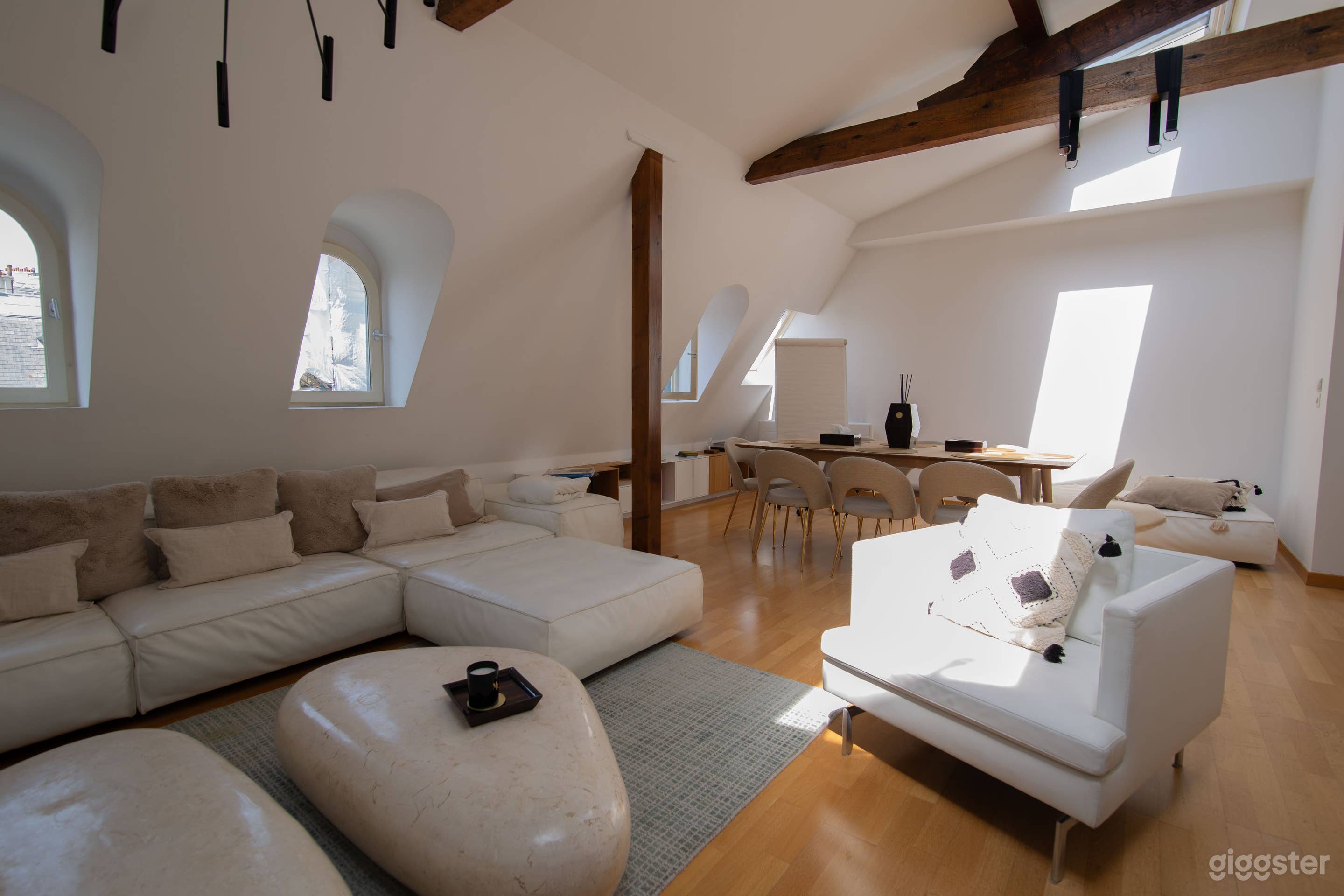 Photo de Appartement sous puit de lumière Triangle d'Or 3