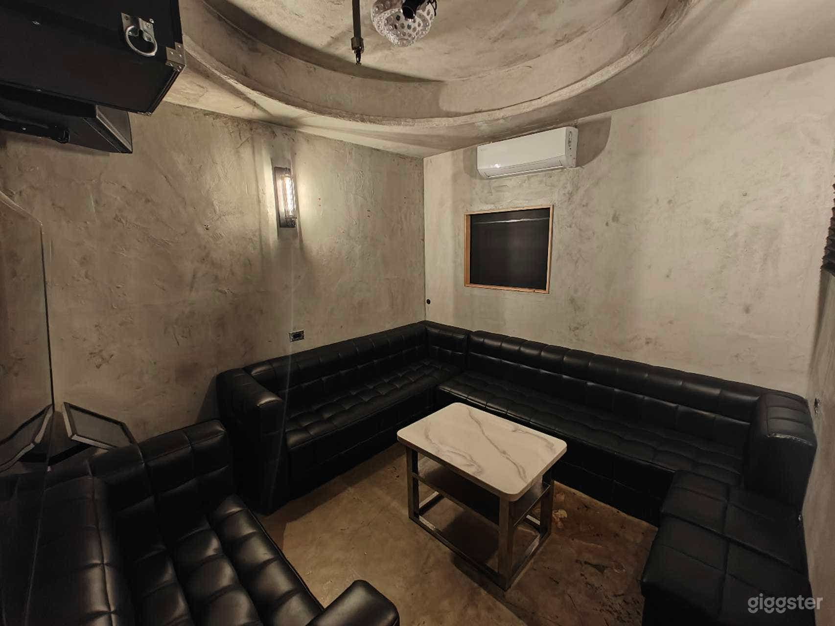 MEDIUM+ KARAOKE  ROOM Photo 2