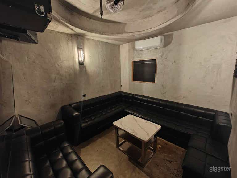  MEDIUM+ KARAOKE  ROOM 