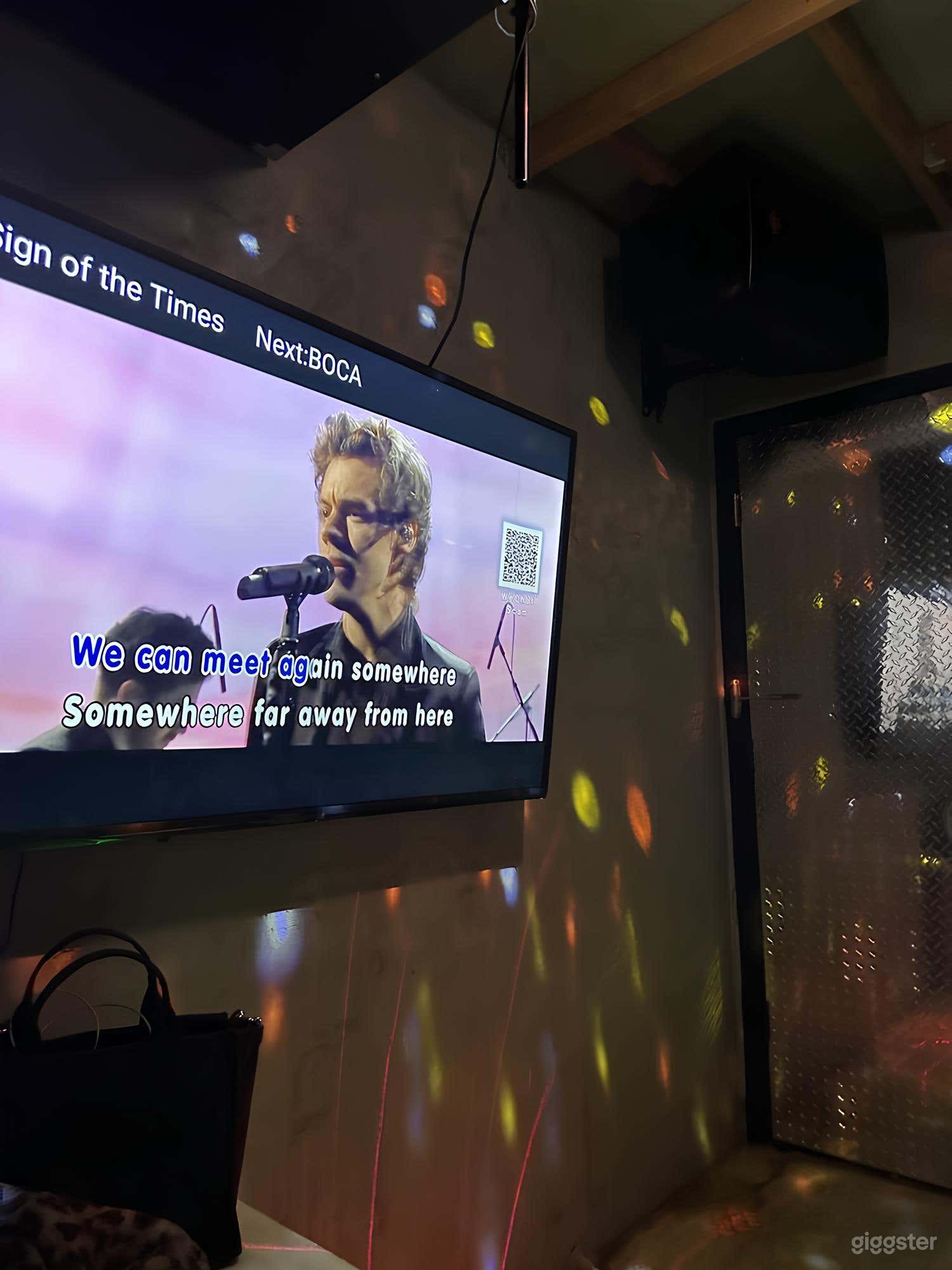 MEDIUM+ KARAOKE  ROOM Photo 4