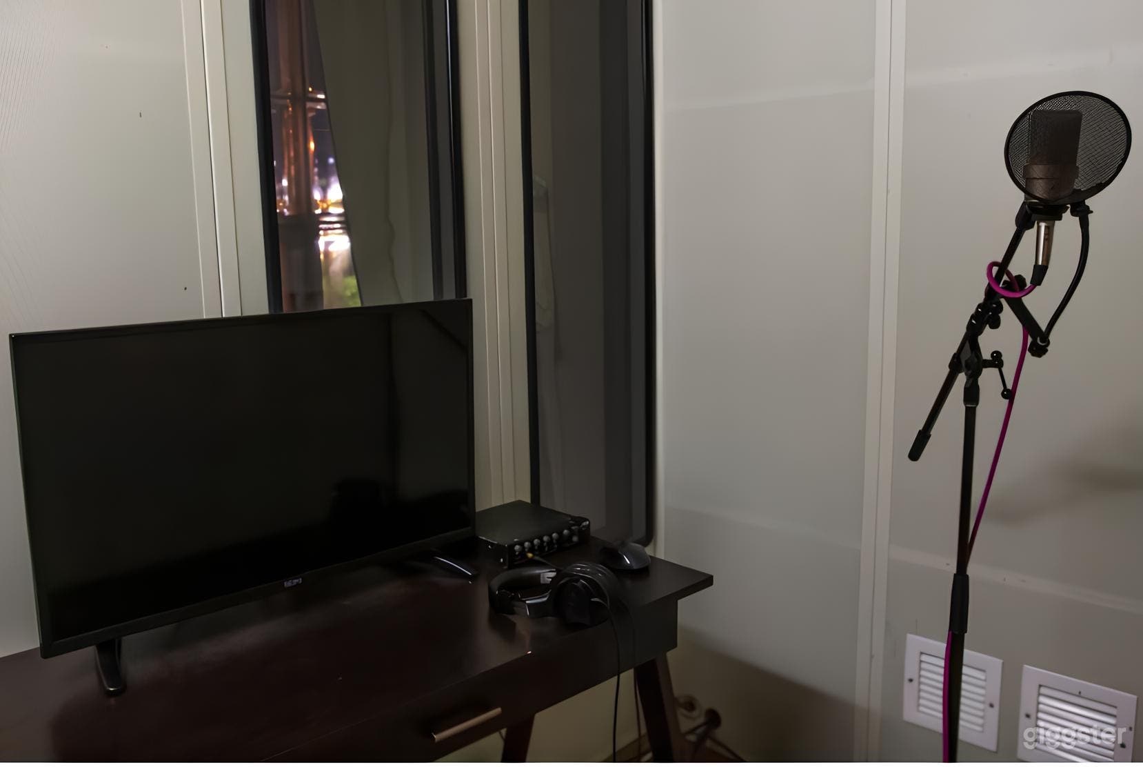 SpectraVibe Studio B Photo 4