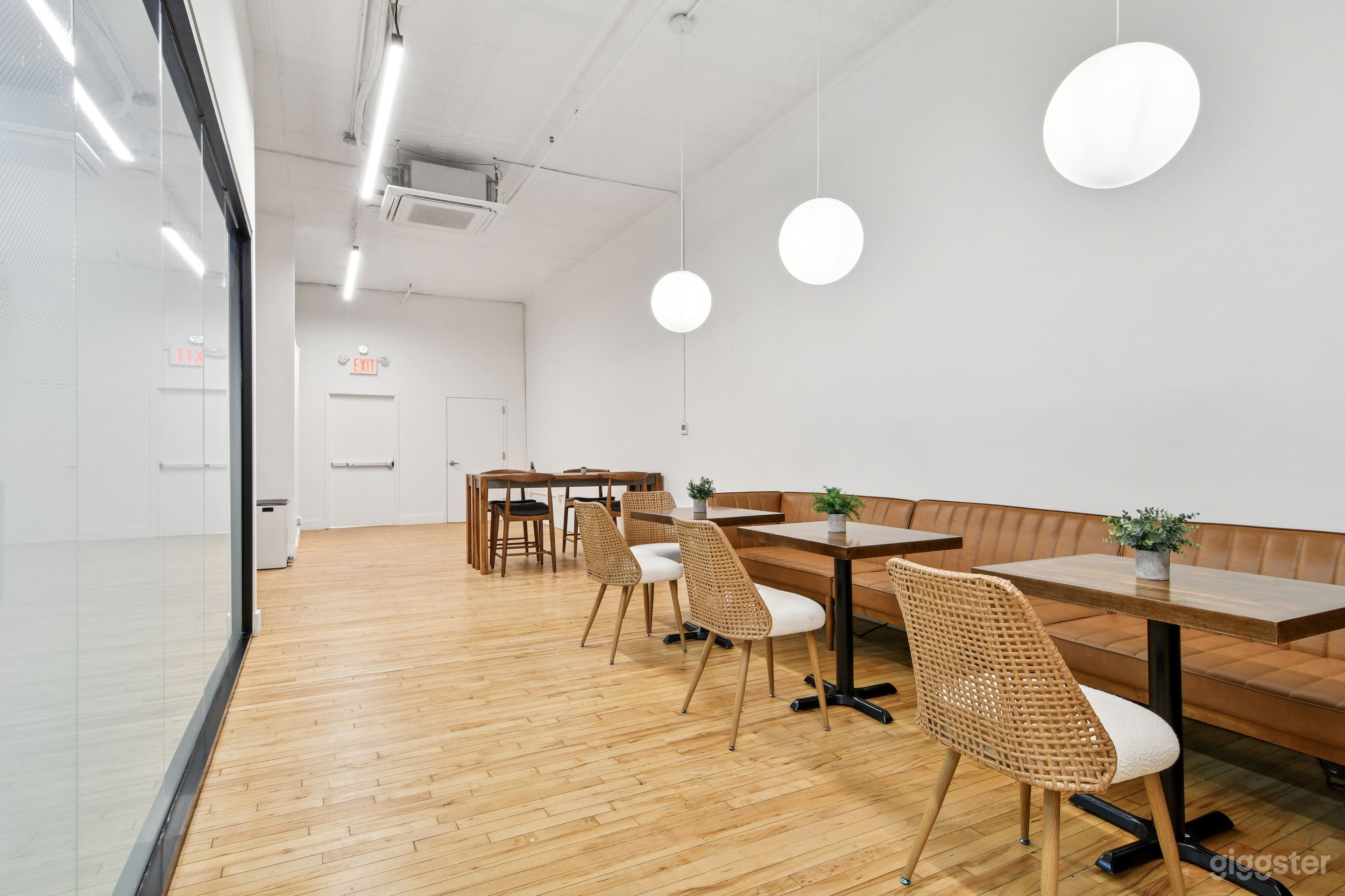 Modern Meeting Room Photo 4