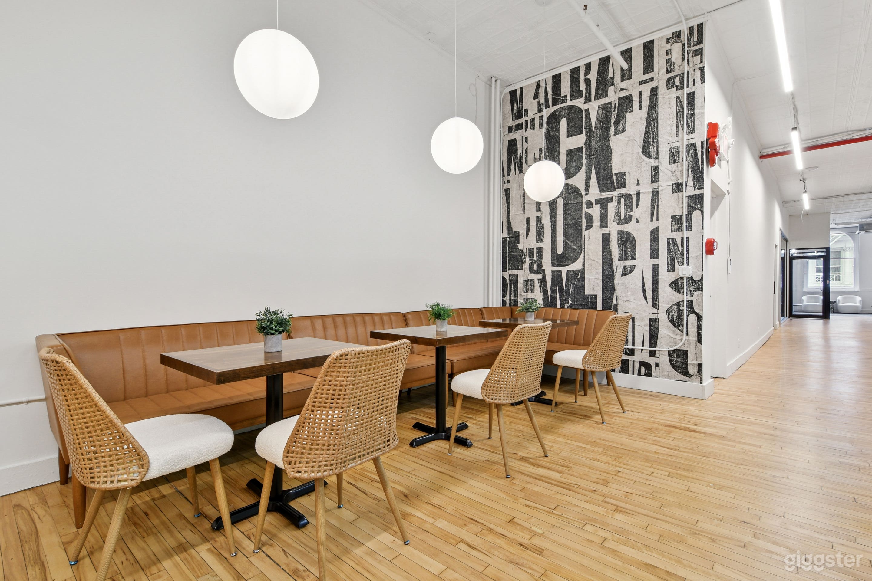 Modern Meeting Room Photo 3