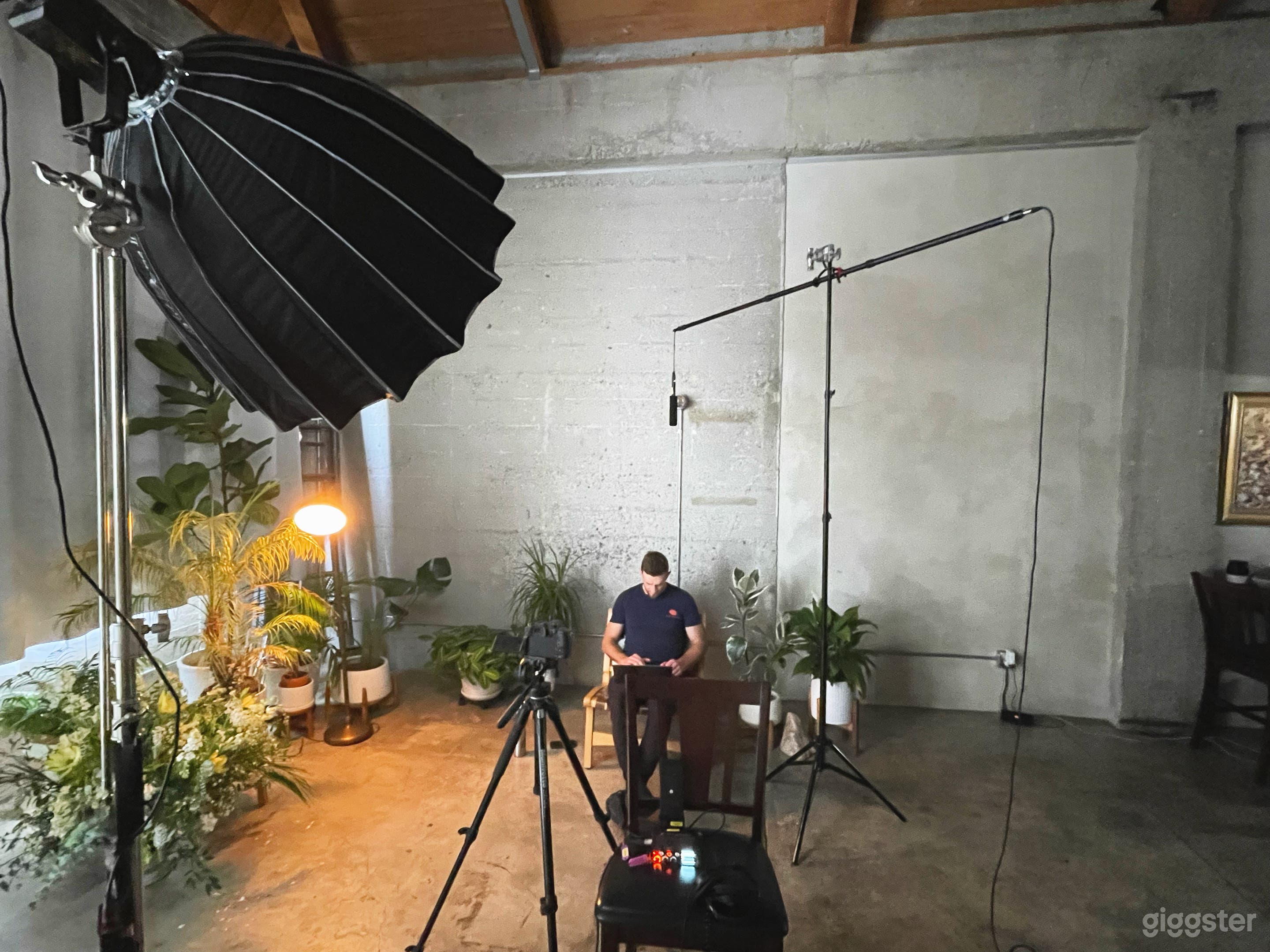 Artist Loft, Gallery, Holistic Healing Space Photo 3