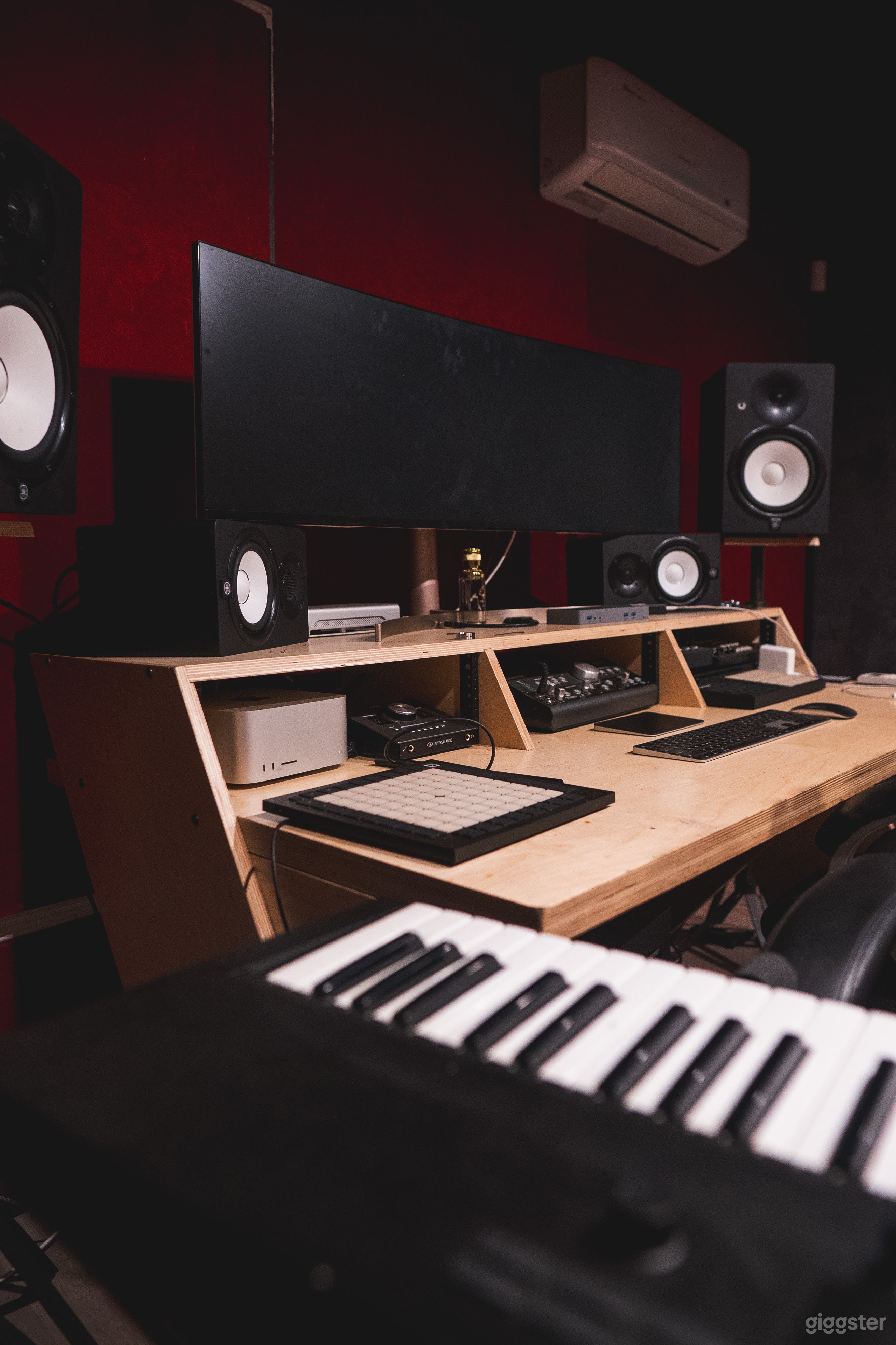 Music Recording Studio in Universal Studios Photo 3