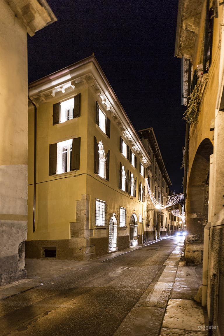  Palazzo del XIII secolo con arredamento di design contemporaneo 