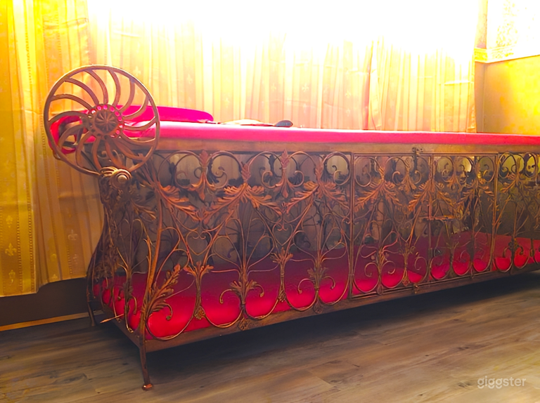  Vintage Gothic Lounge 