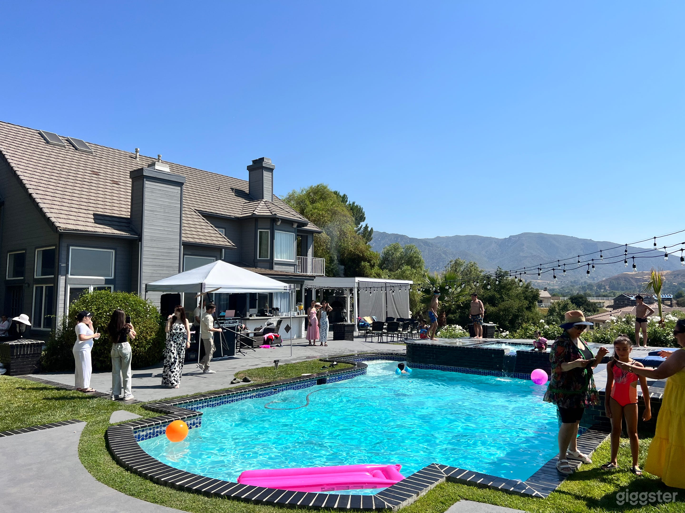 House with view Photo 1