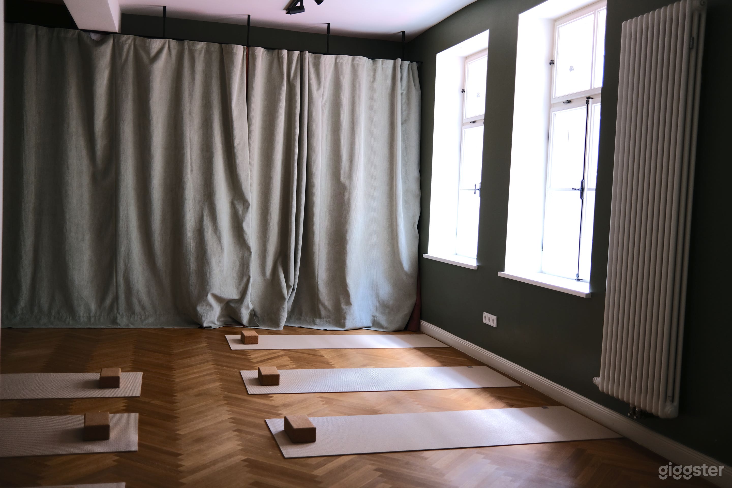 LICHTDURCHFLUTETES BOUTIQUE PILATES STUDIO Foto 2