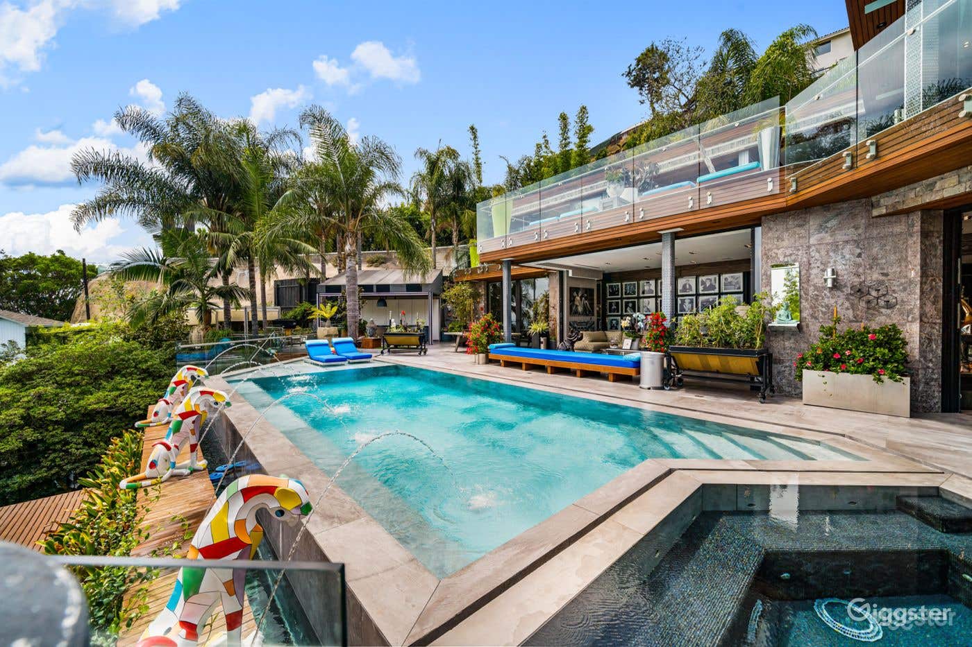 Luxurious Pool Oasis Photo 2