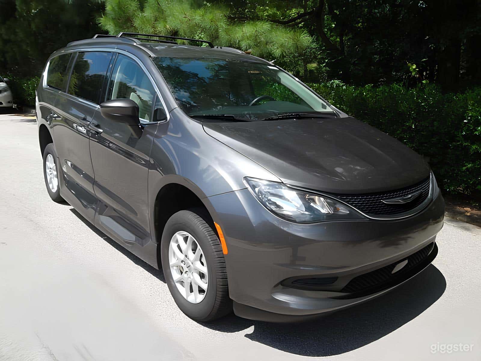 Chrysler Voyager Minivan 65 67 Photo 1