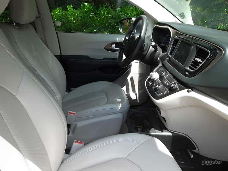  Chrysler Voyager Minivan 65 67 