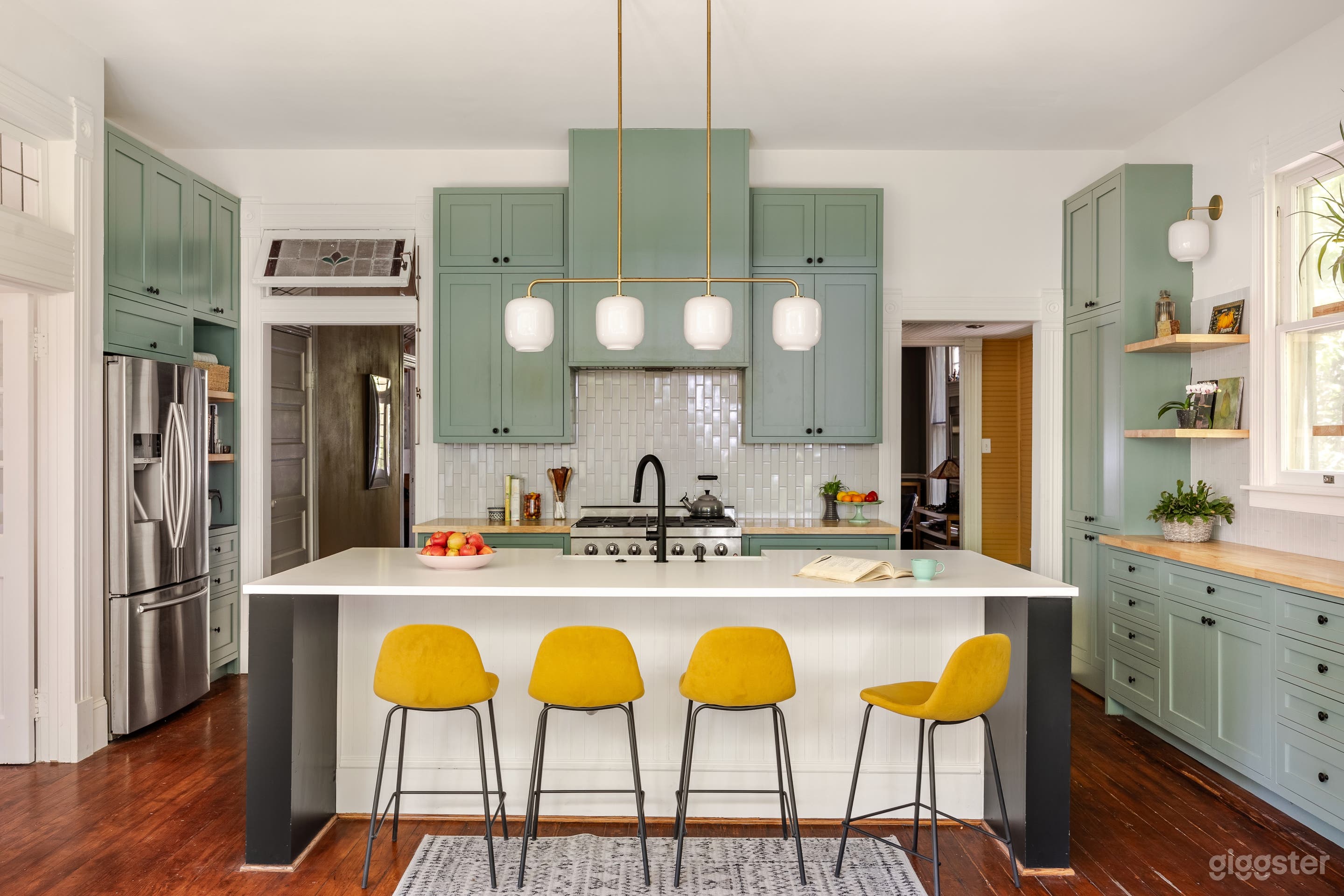 Victorian House with Craftsman Cottage Charm Photo 3